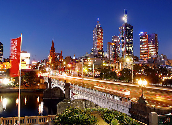 Princes Bridge at night