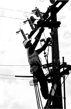 Workman servicing electrical power lines