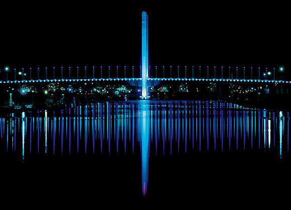 Bolte Bridge at night